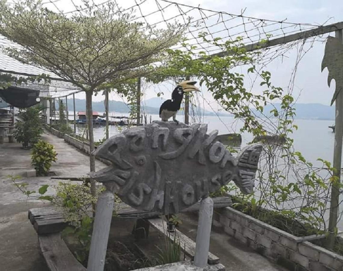 Pangkor Fish House Pekan Pangkor Exterior foto