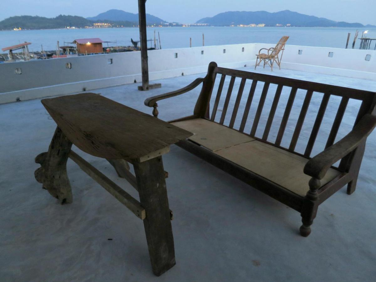 Pangkor Fish House Pekan Pangkor Exterior foto