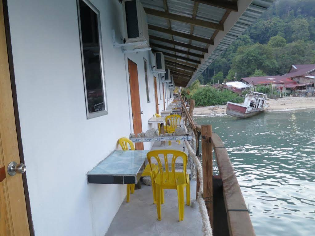 Pangkor Fish House Pekan Pangkor Exterior foto