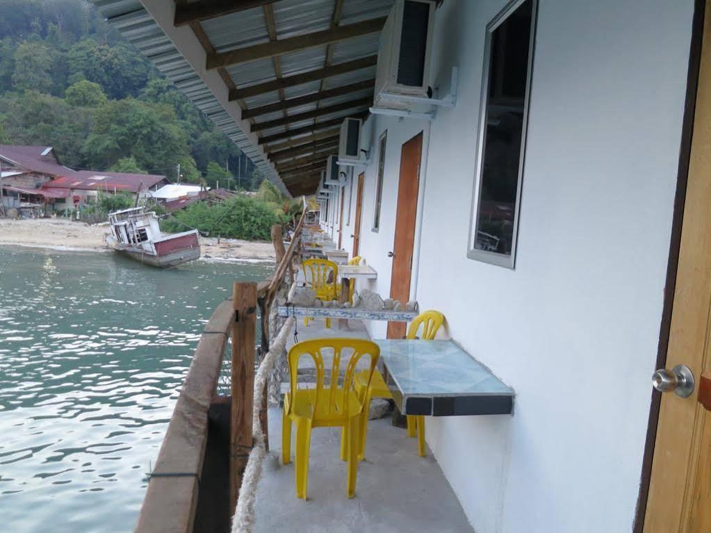 Pangkor Fish House Pekan Pangkor Exterior foto